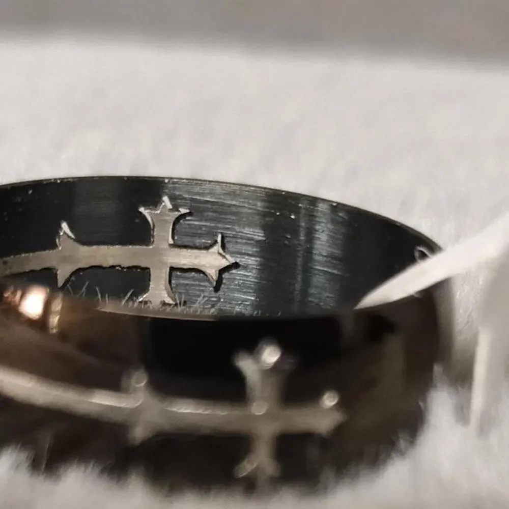 Men's BaND‎ SIZE 12.5 Black Silvertone Cross Ring New Thumb Wedding Commitment